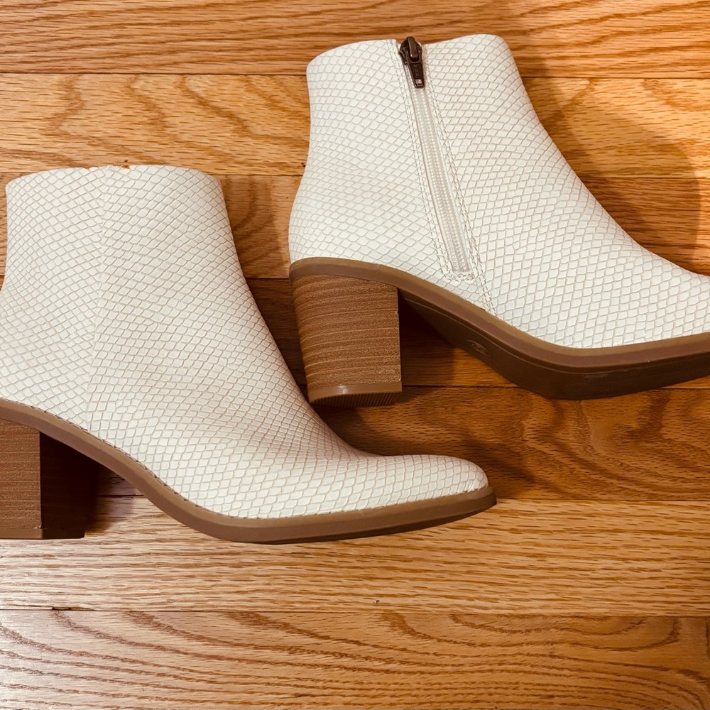 Universal Thread Ankle Boots - image 2